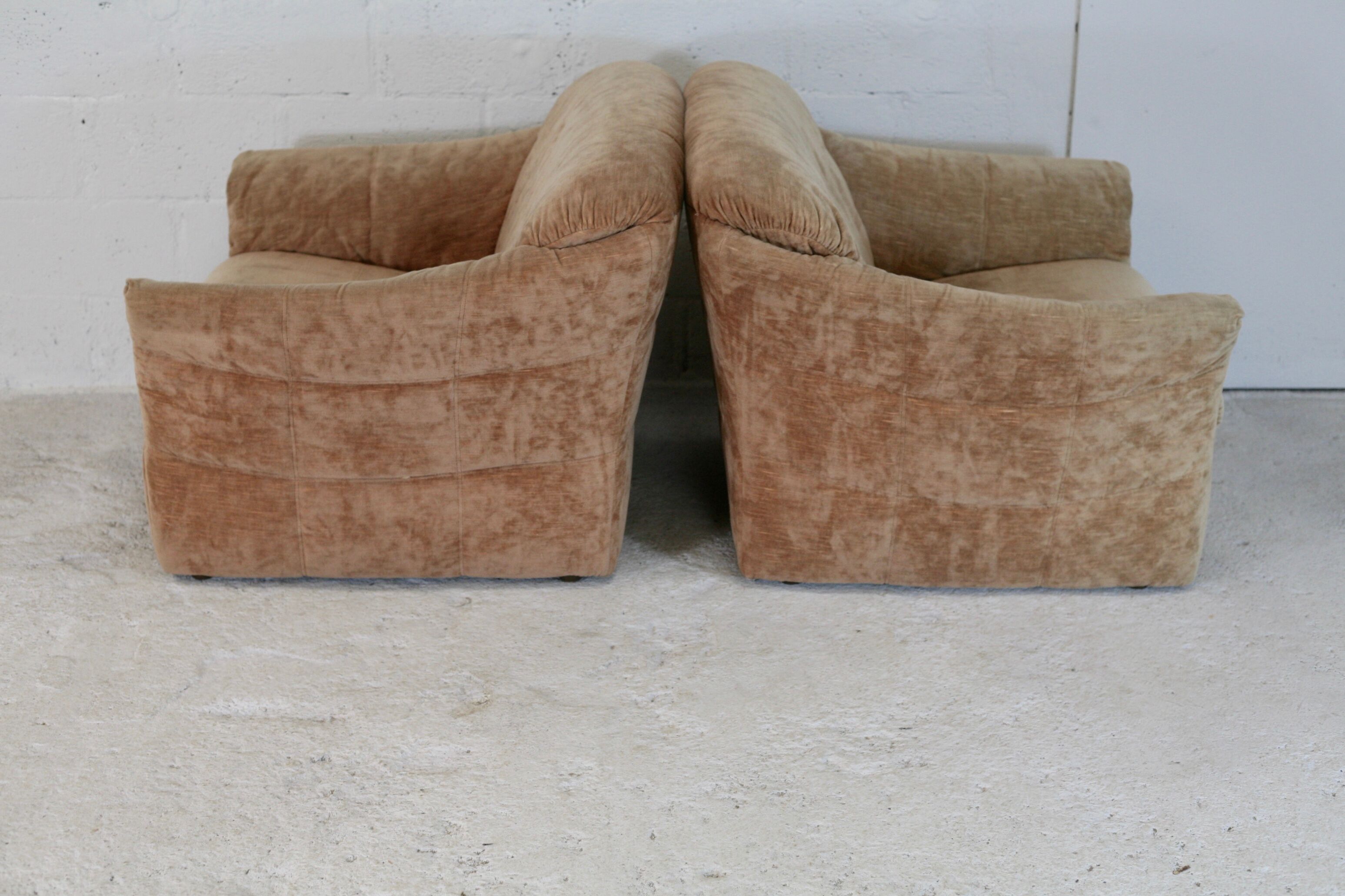 Pair of velvet armchairs "caramel blond" France, circa 1960