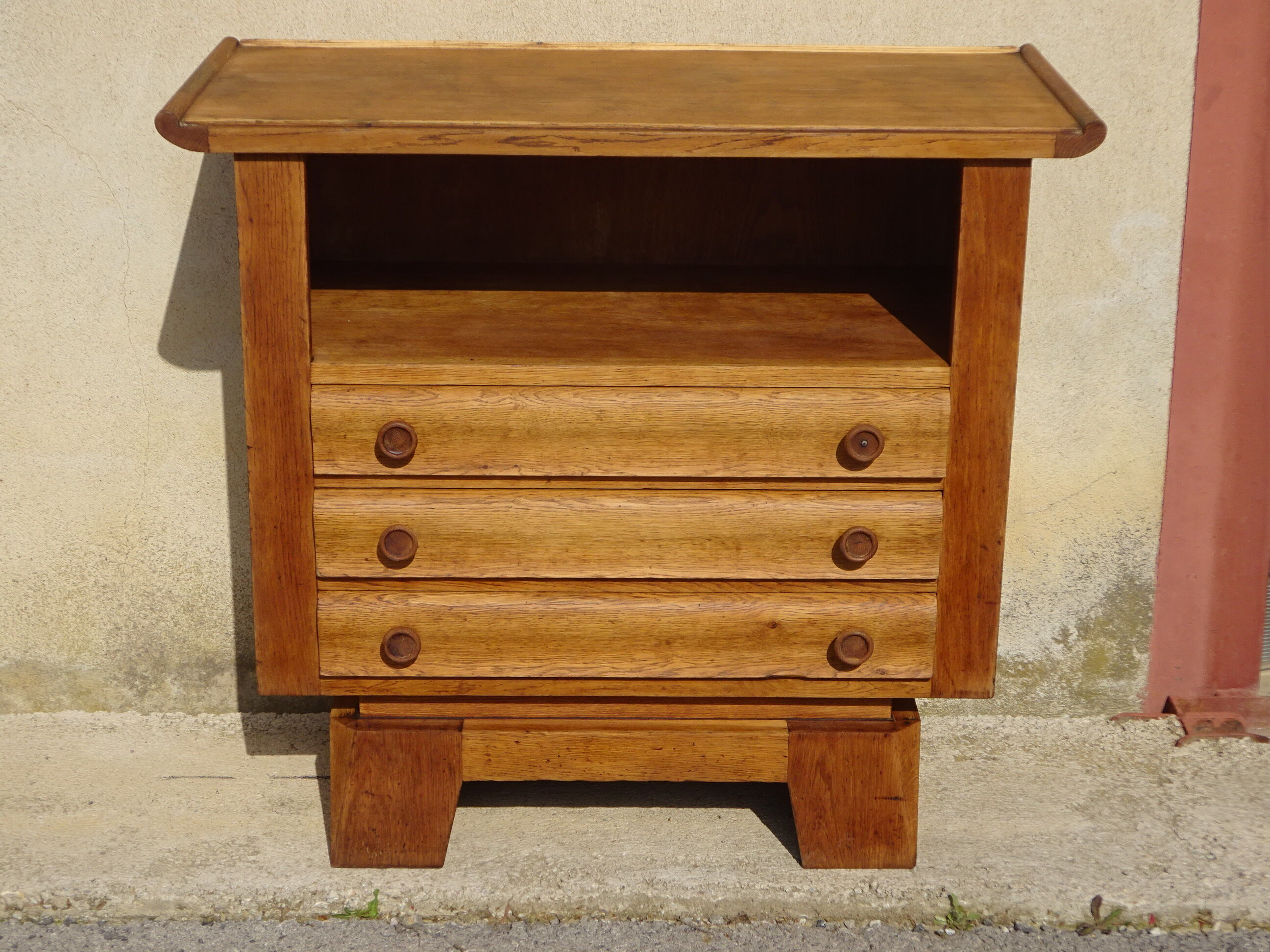 Old oak chest of drawers