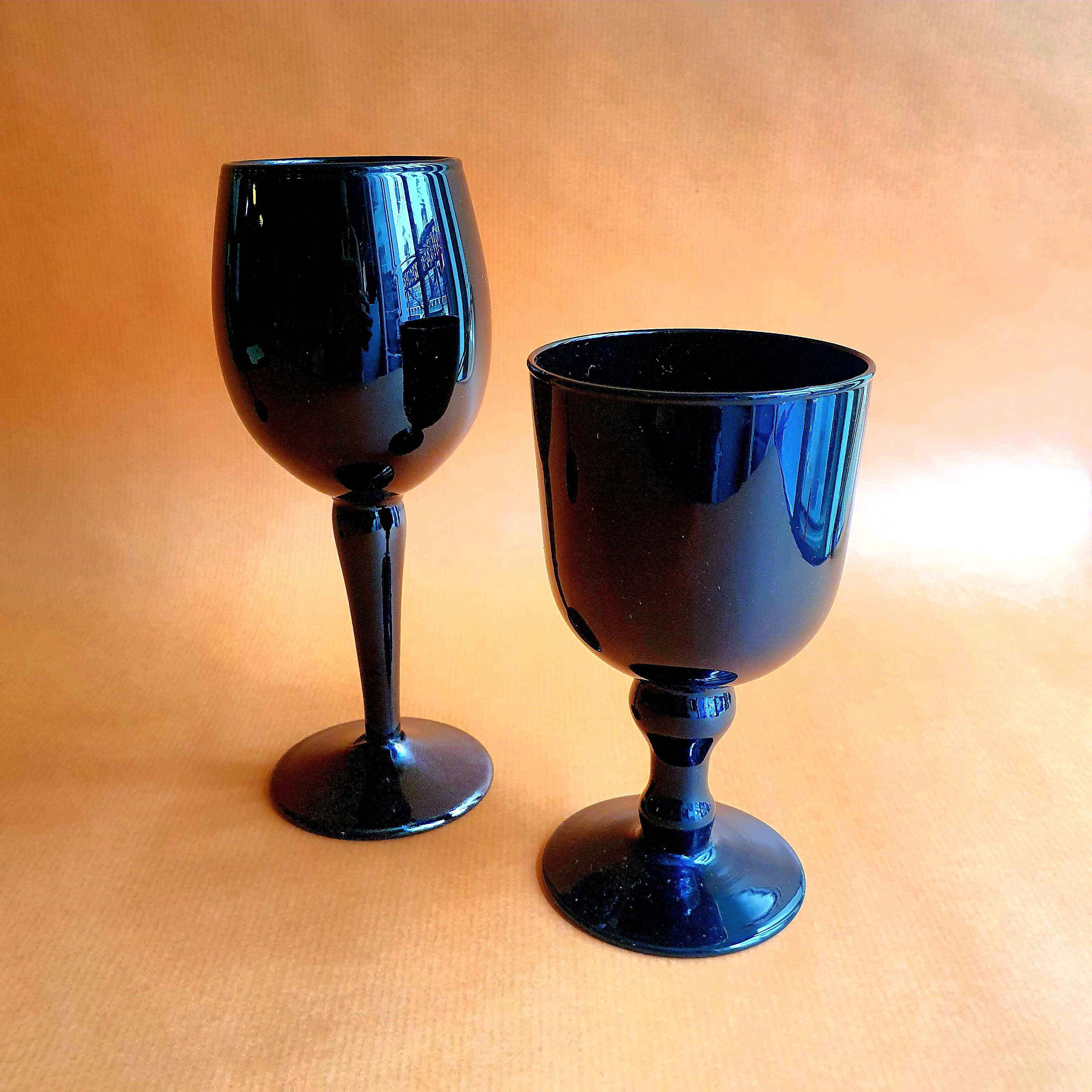 Set of 4 black opaline foot glasses