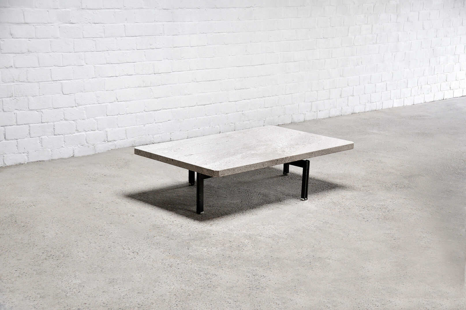 Saporiti 'onda' coffee table with granite top, italy, 1970's