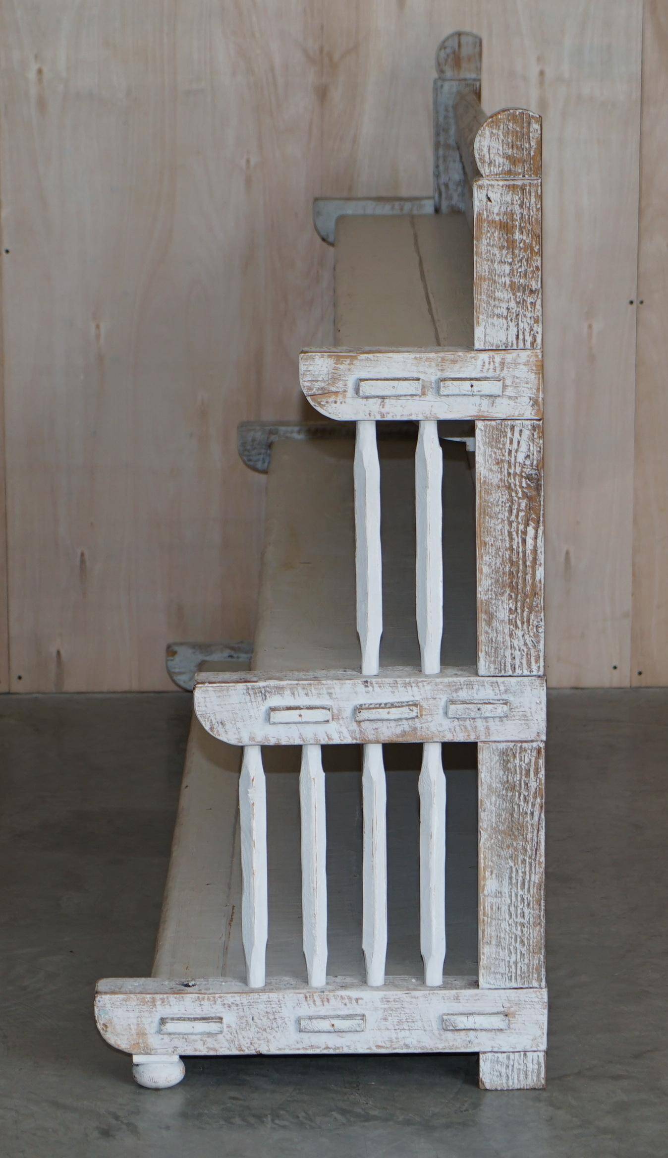 Large cascade shelf in solid oak, Late Victorian style.