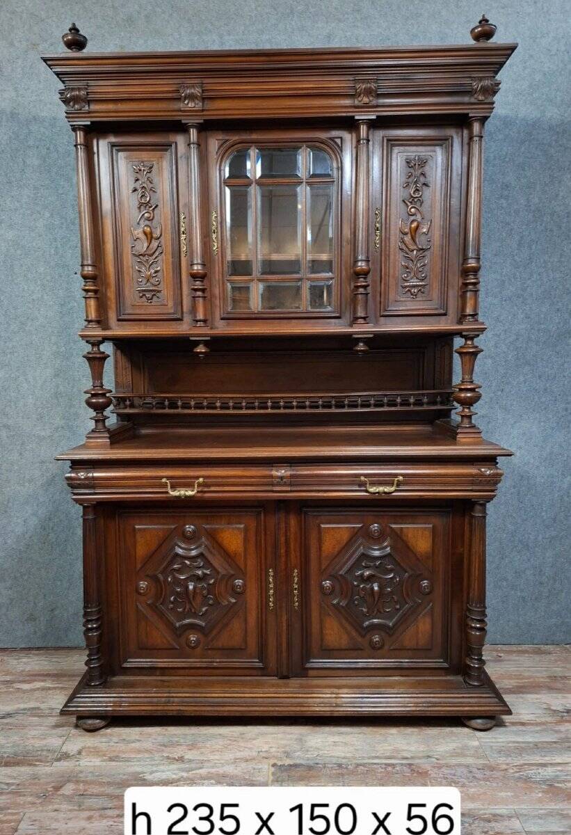 Buffet deux corps richement sculpté – Style Henri II en noyer
