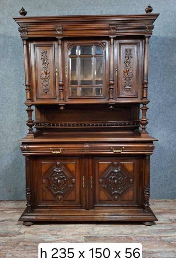 Buffet deux corps richement sculpté – Style Henri II en noyer