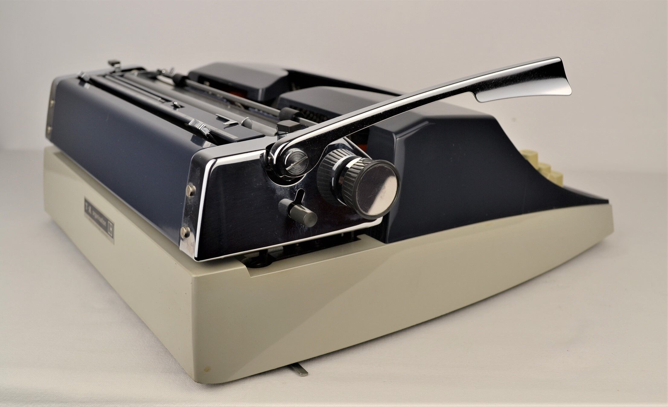 ADLER portable typewriter "Gabriele 35" - New Ribbon