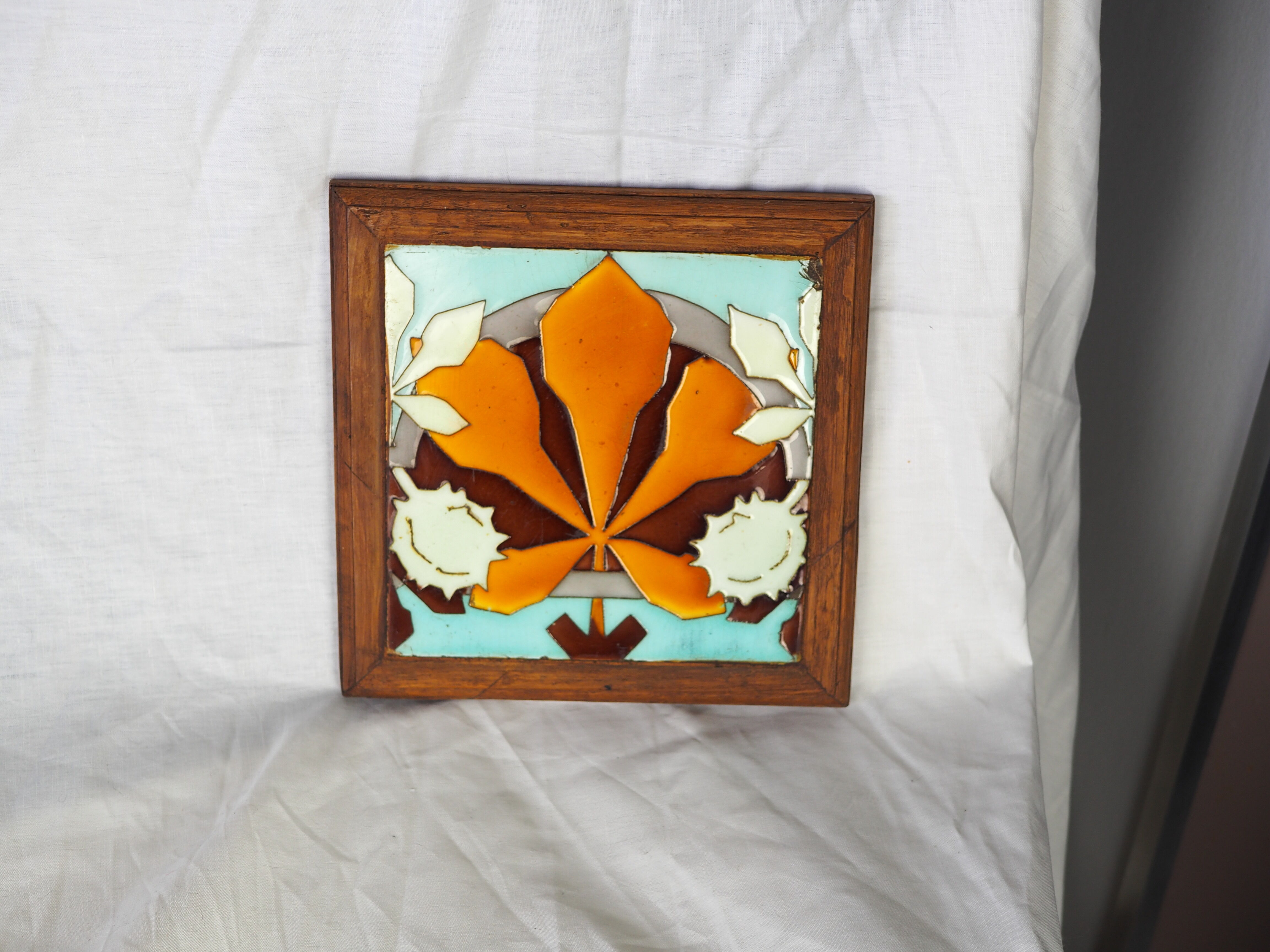 Leaf earthenware checkered underside and maronnier bug - autumn atmosphere - deb. XXth