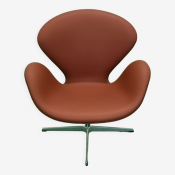 Arne Jacobsen Swan chair by Fritz hansen