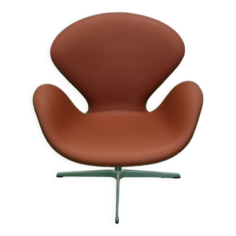 Arne Jacobsen Swan chair by Fritz hansen