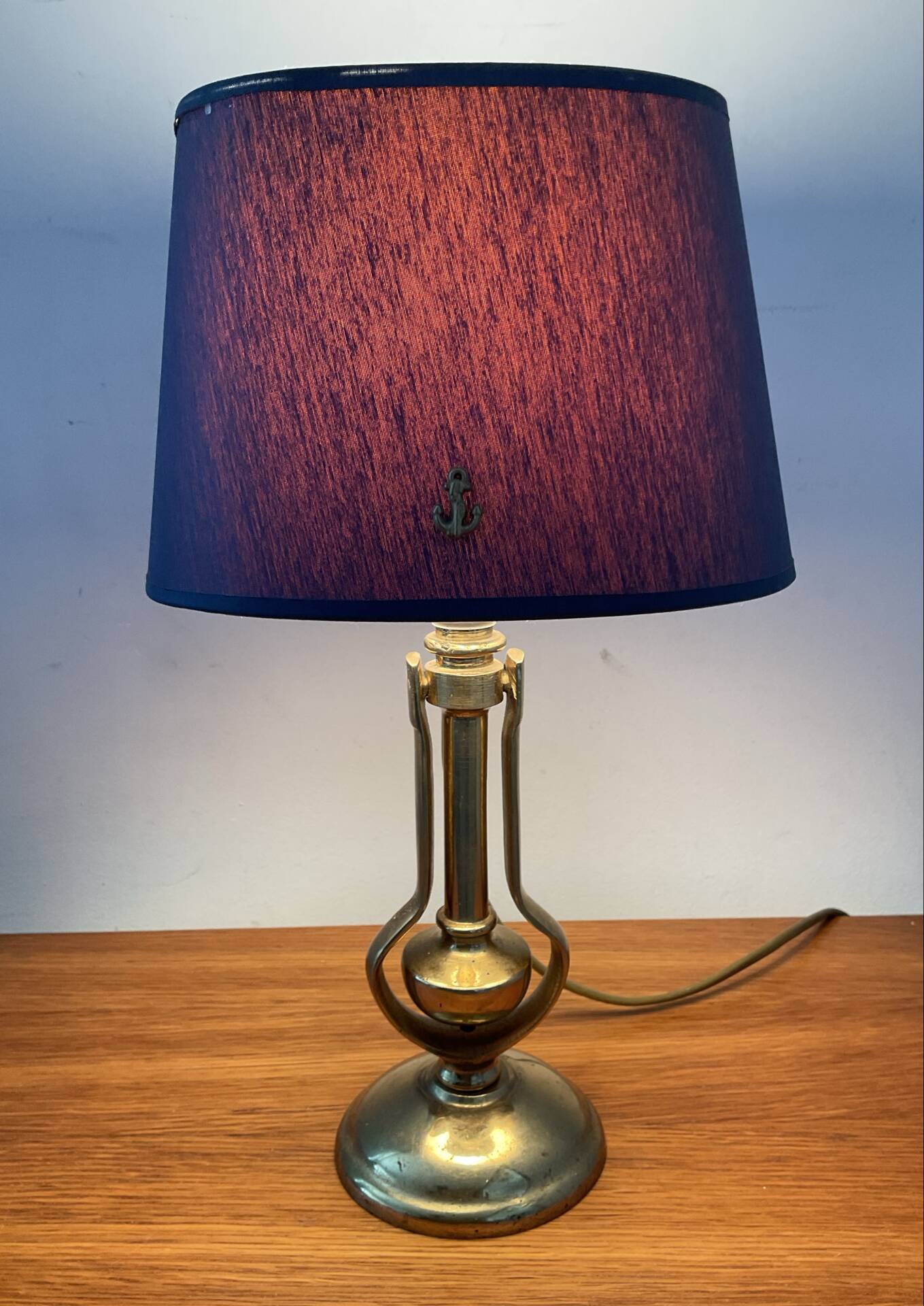 Ancienne lampe de bateau en bronze