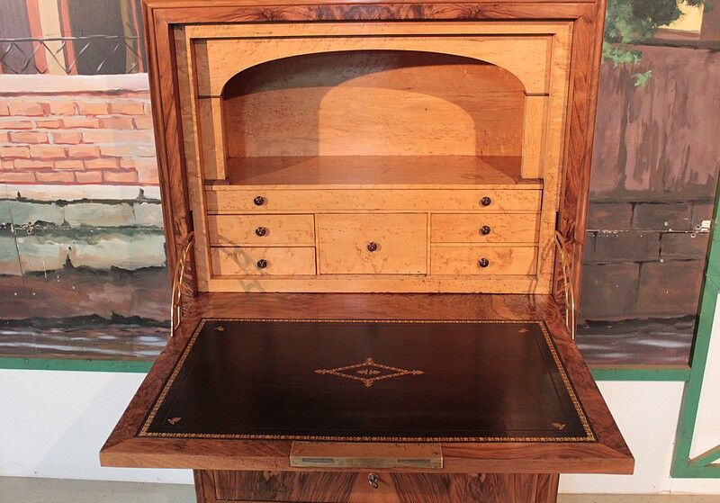 Secretary Louis Philippe in walnut, XIX