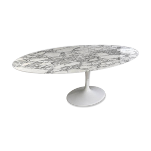 Table ovale Tulip en marbre de Saarinen pour Knoll