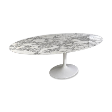 Table ovale Tulip en marbre de Saarinen pour Knoll