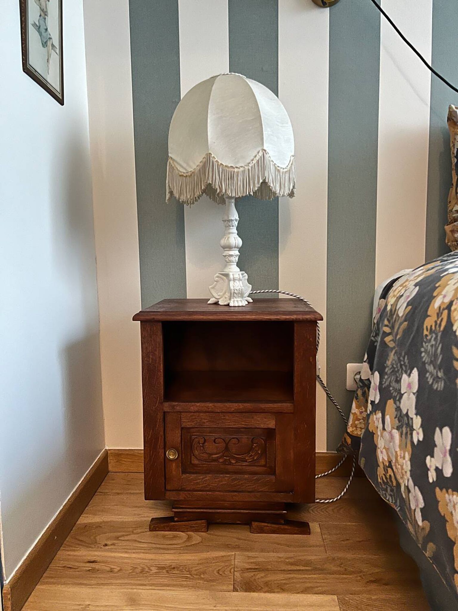 Bassano ceramic lamp with fringed shade
