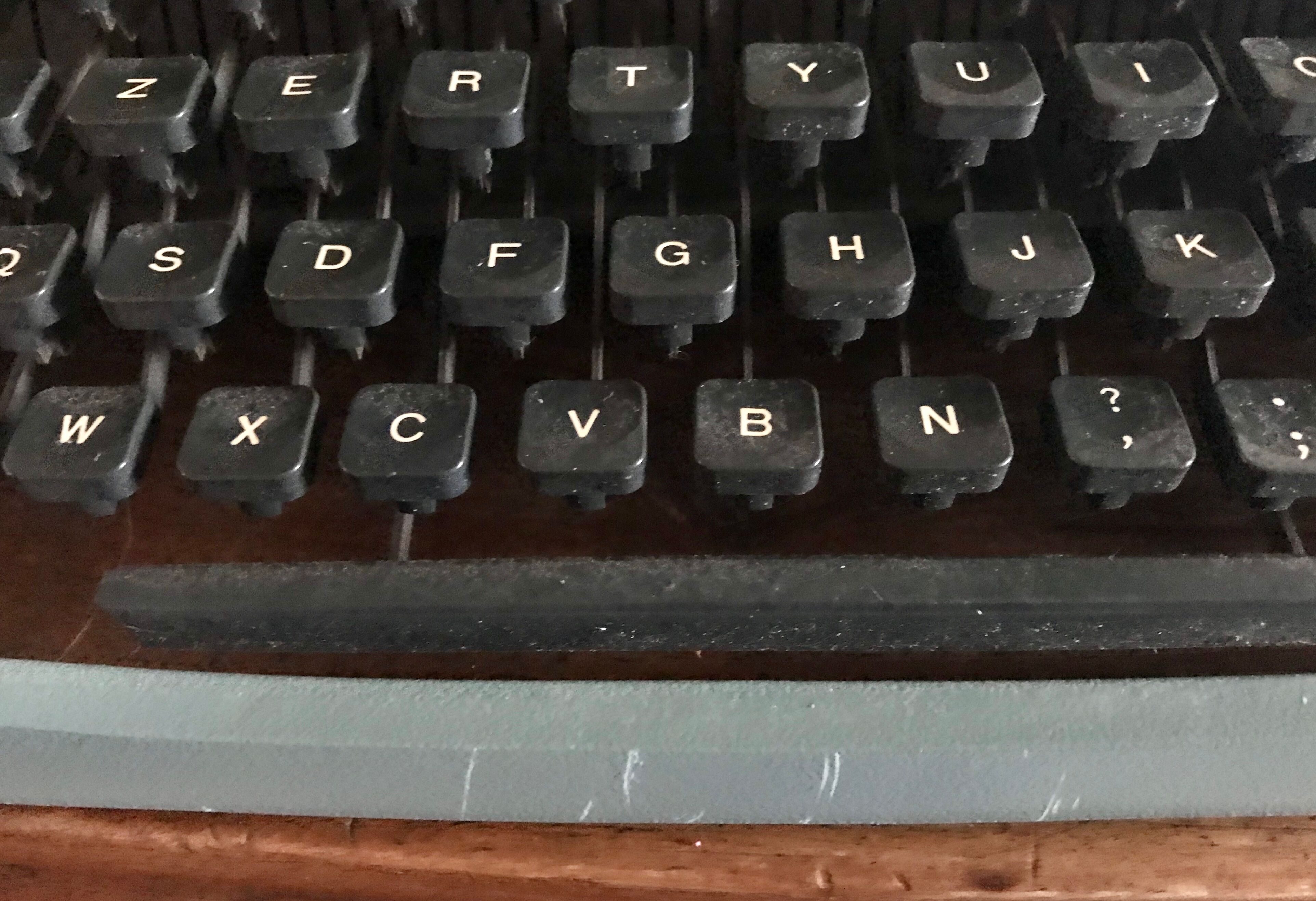 Olivetti lettera 32 typewriter