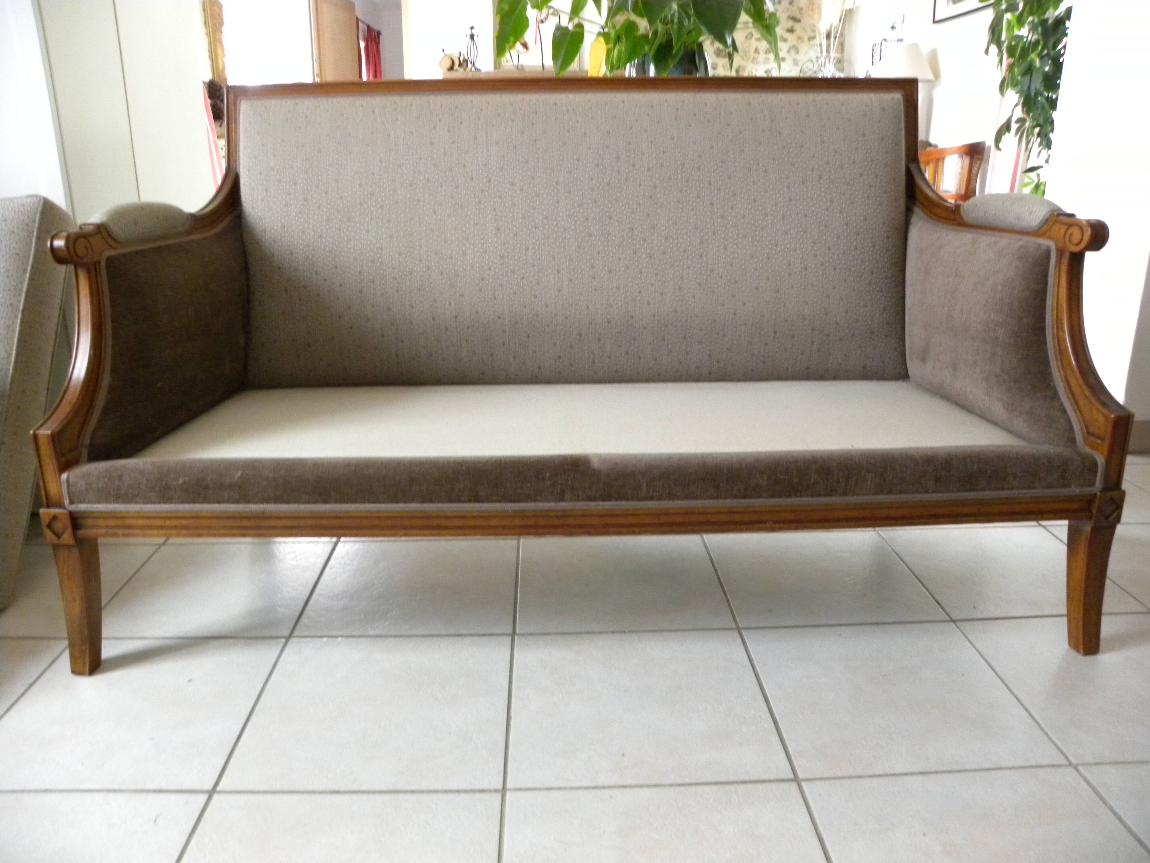 Two-seater canapé in Restoration / Louis-Philippe style – Reupholstered by an artisan.