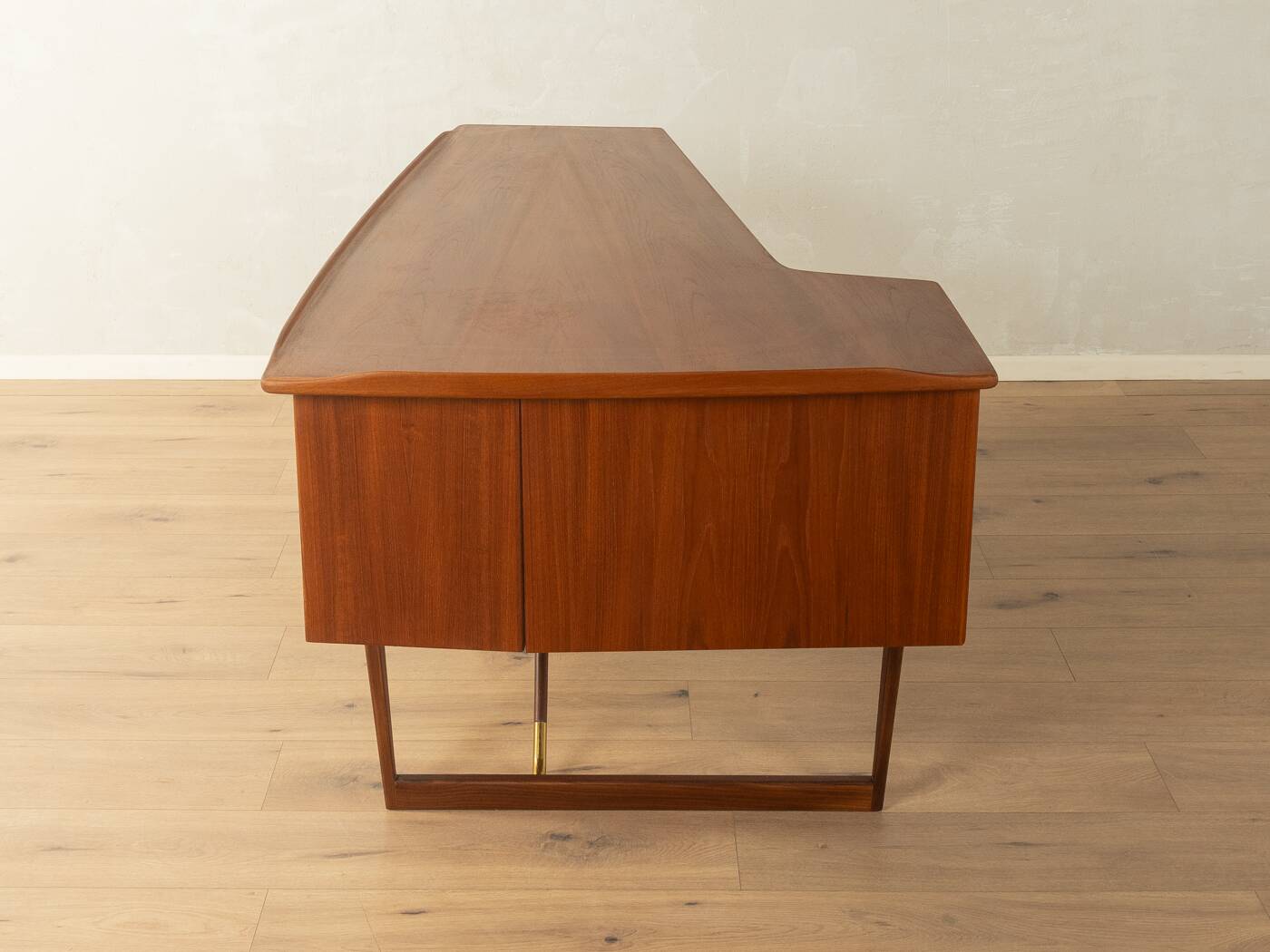 Boomerang Desk, Peter Løvig Nielsen