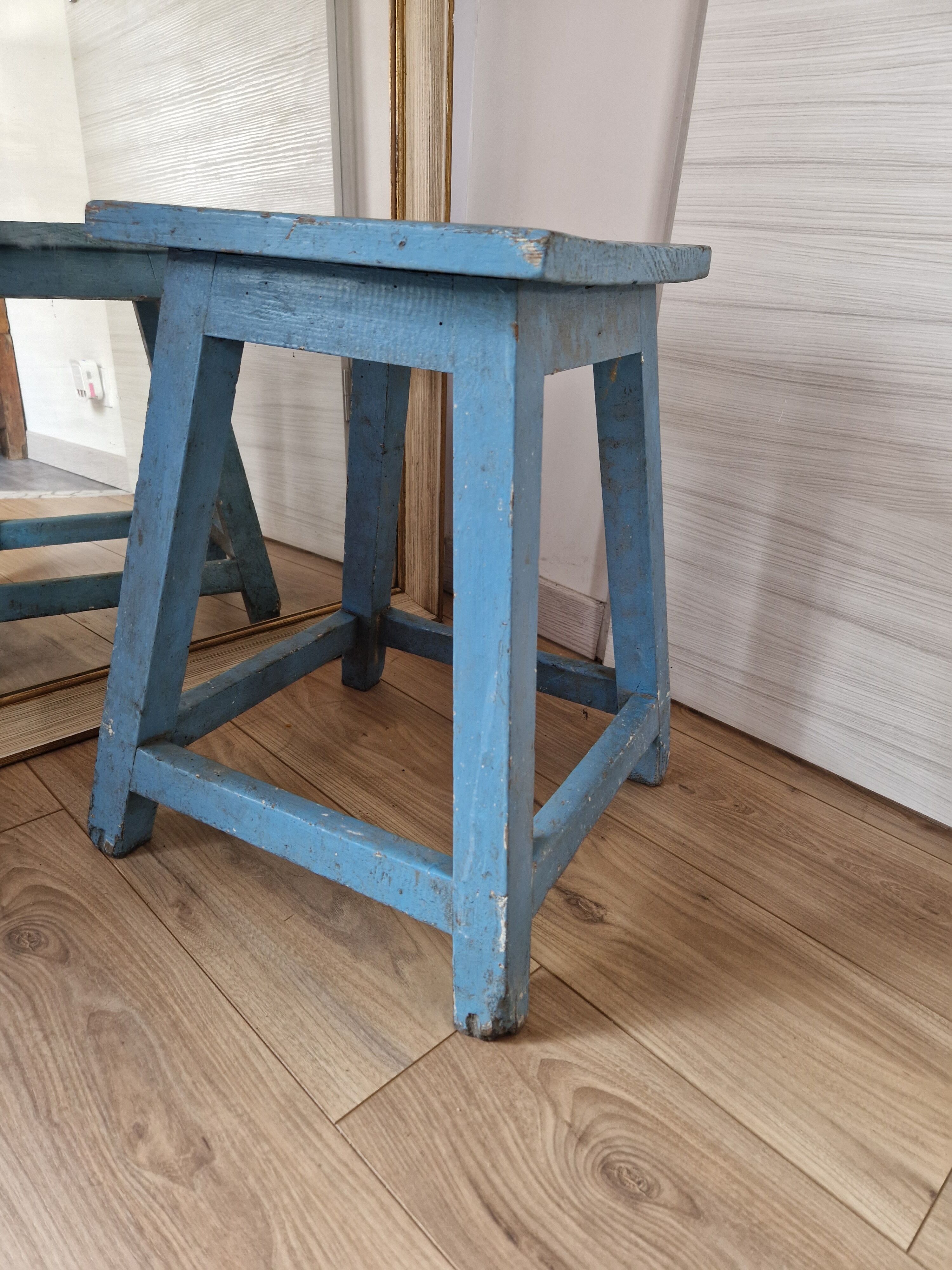Tabouret de ferme bleu