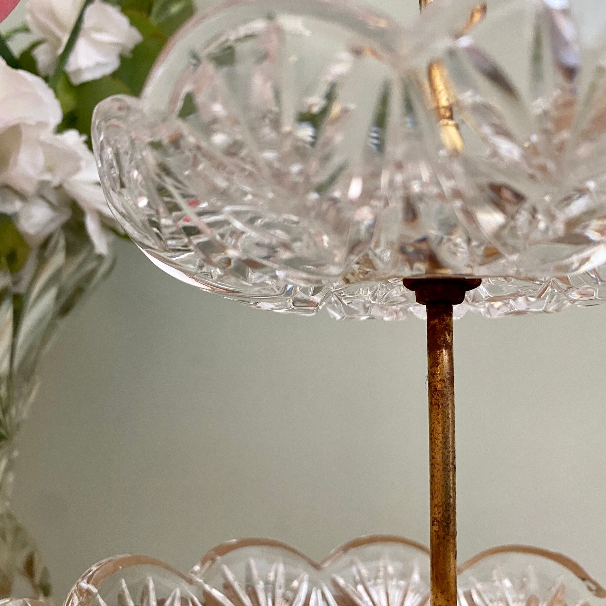 Porte bijoux ou serviteur vintage en verre ciselé et laiton