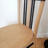 Chaises bistrot en bois clairt et noir