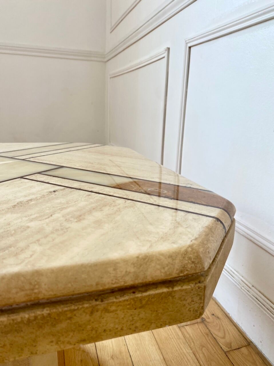 Table basse carré en marbre et travertin