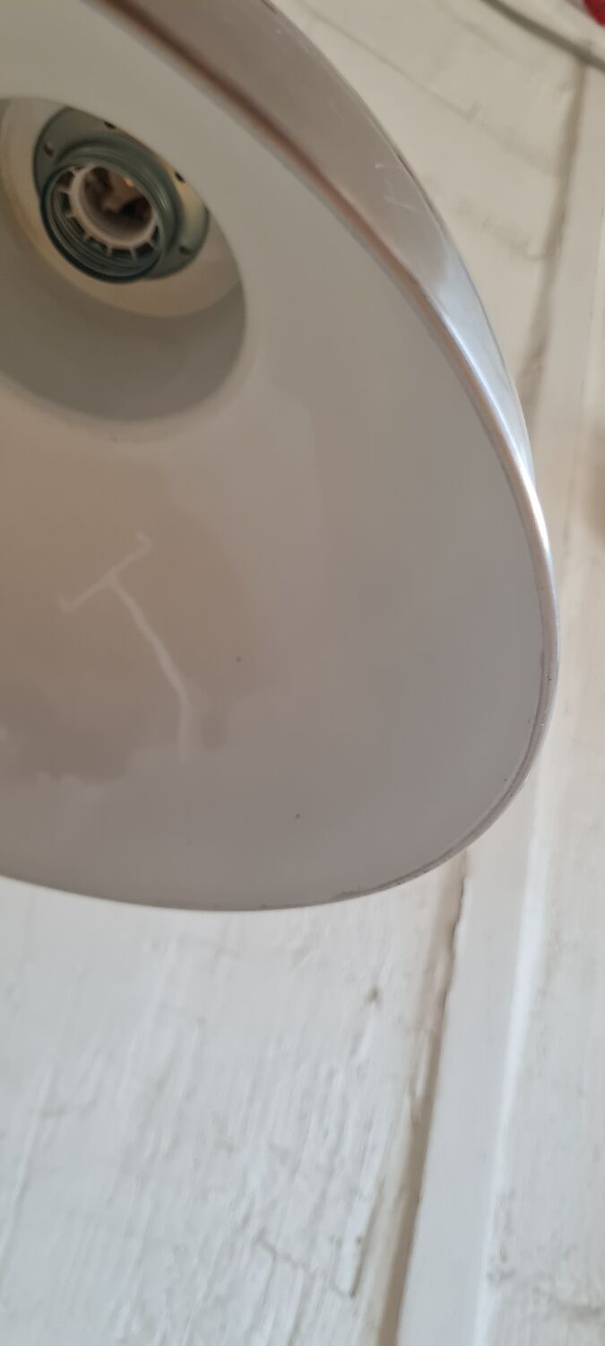 Enamelled sheet metal hanging lamp