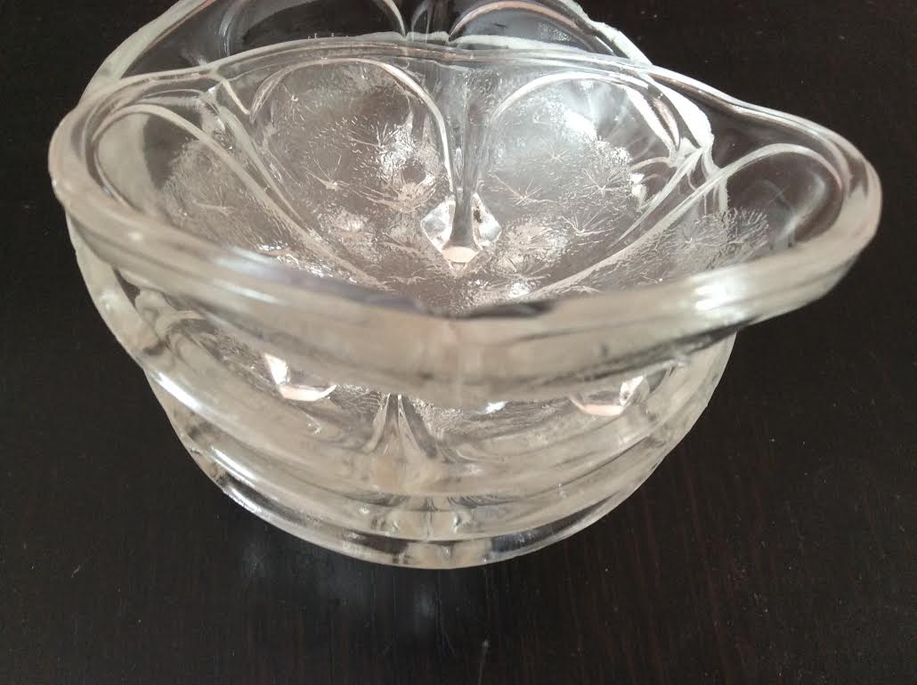 4 coupes à glace en verre moulé