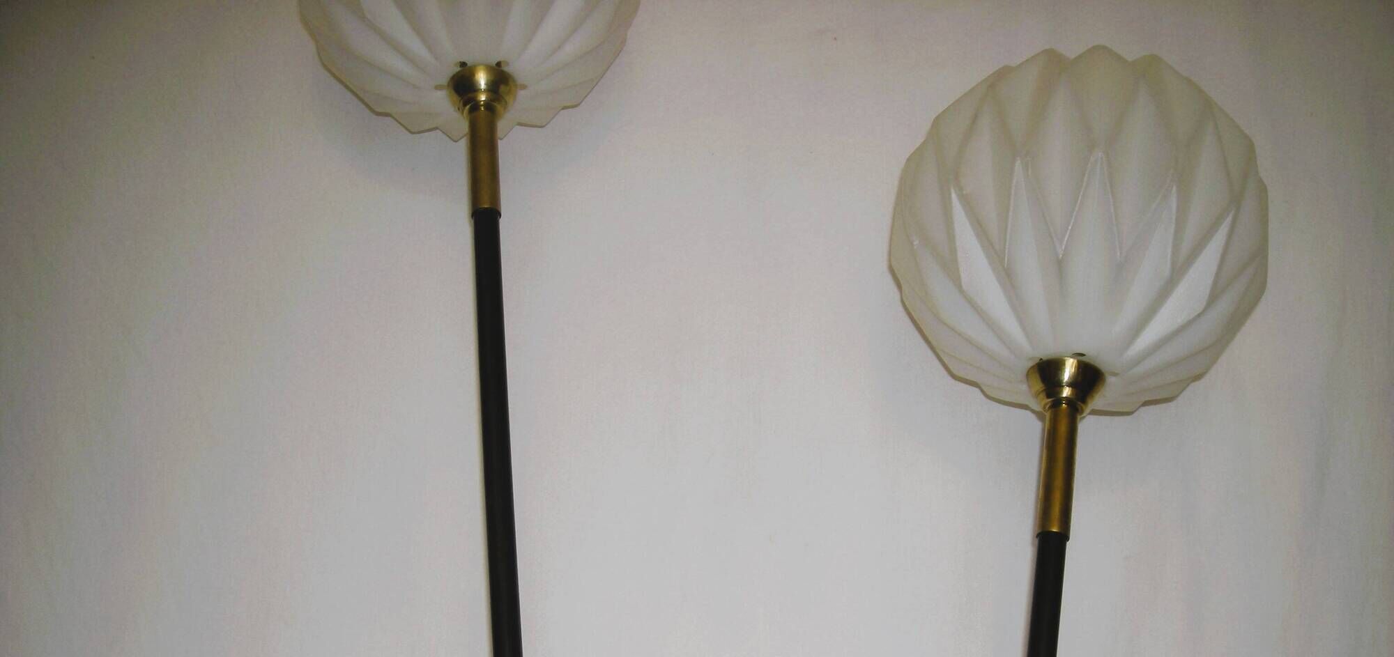Tripod floor lamp with shelf from the 1950s.