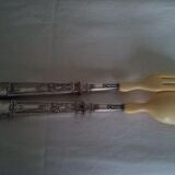 Pair of cutlery to salad horn and silver metal year 30.