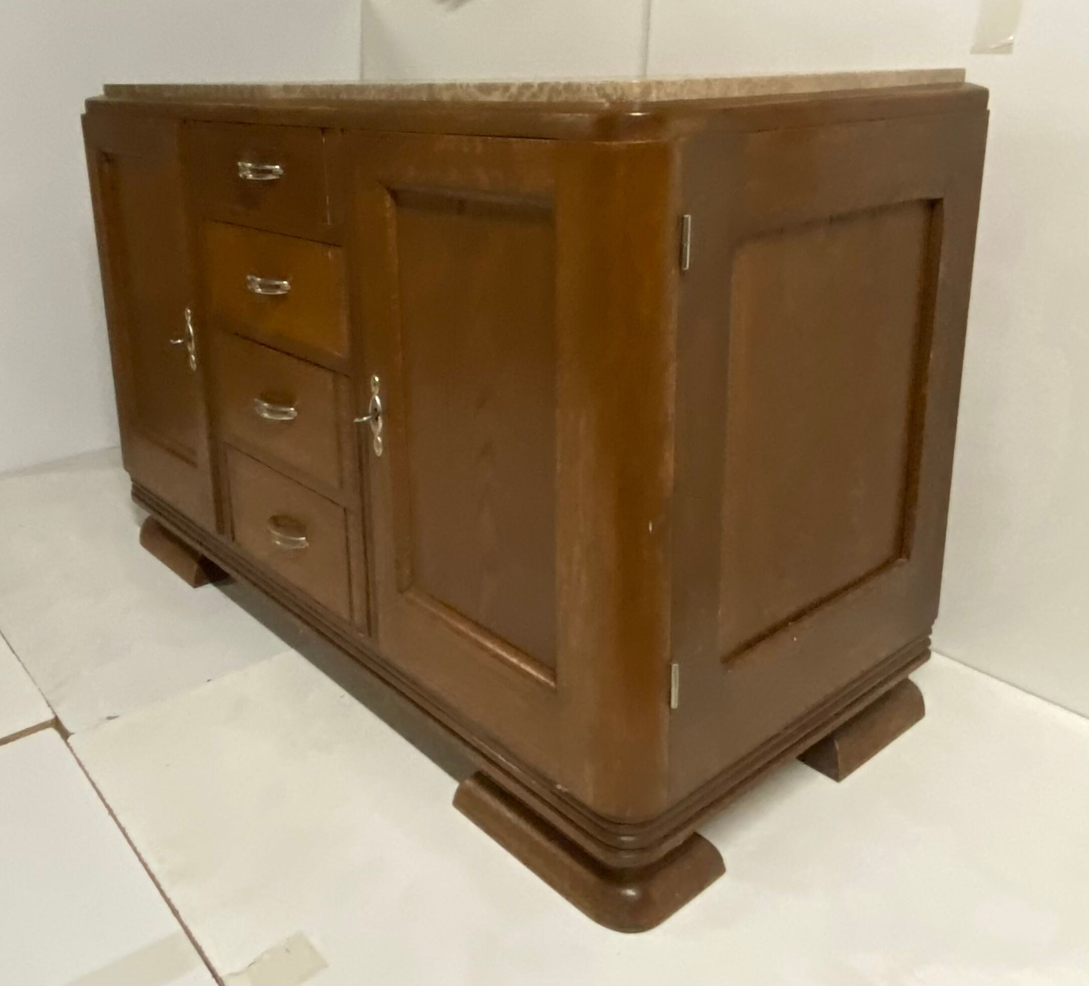 Art deco chest of drawers