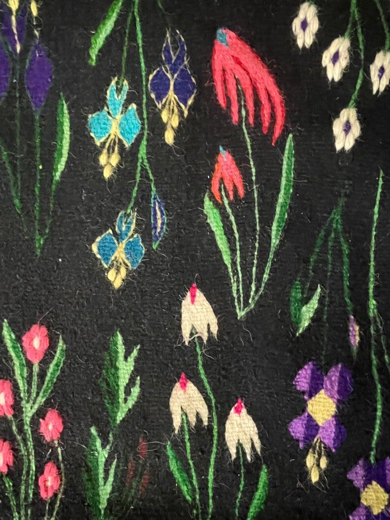 Oltenian floral beautiful rug, large size for a livingroom, handmade in wool in Romania