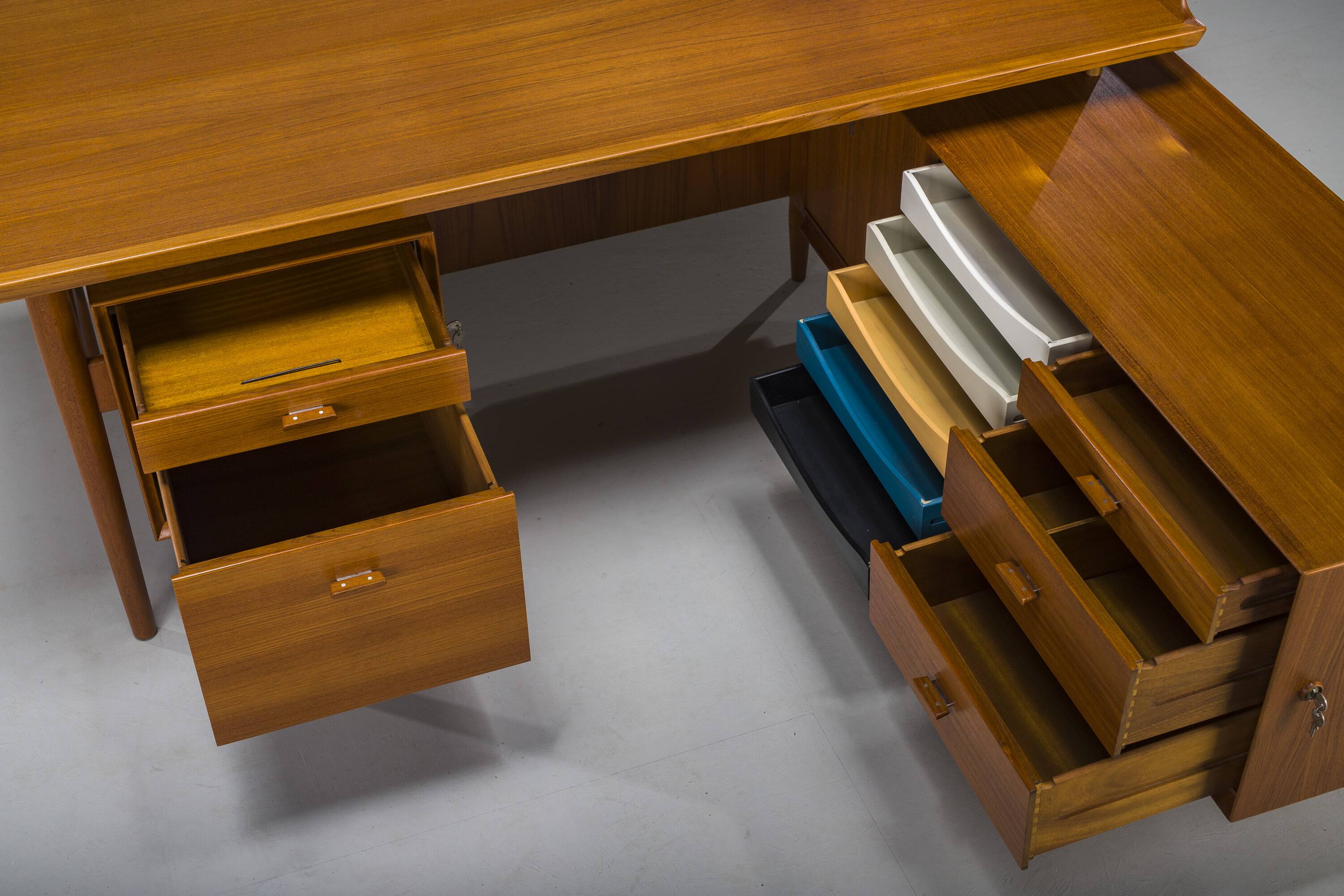Executive Desk Model 209 in Teak by Arne Vodder for Sibast, 1955