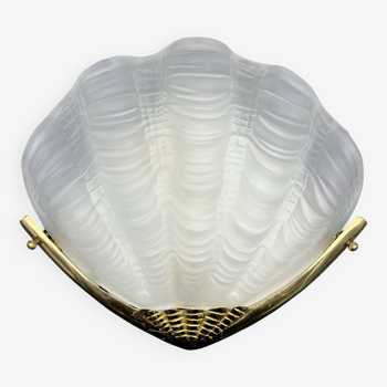 Shell wall light in gilded brass and frosted pressed glass Art Deco style