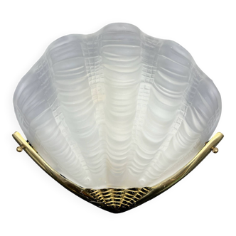 Shell wall light in gilded brass and frosted pressed glass Art Deco style