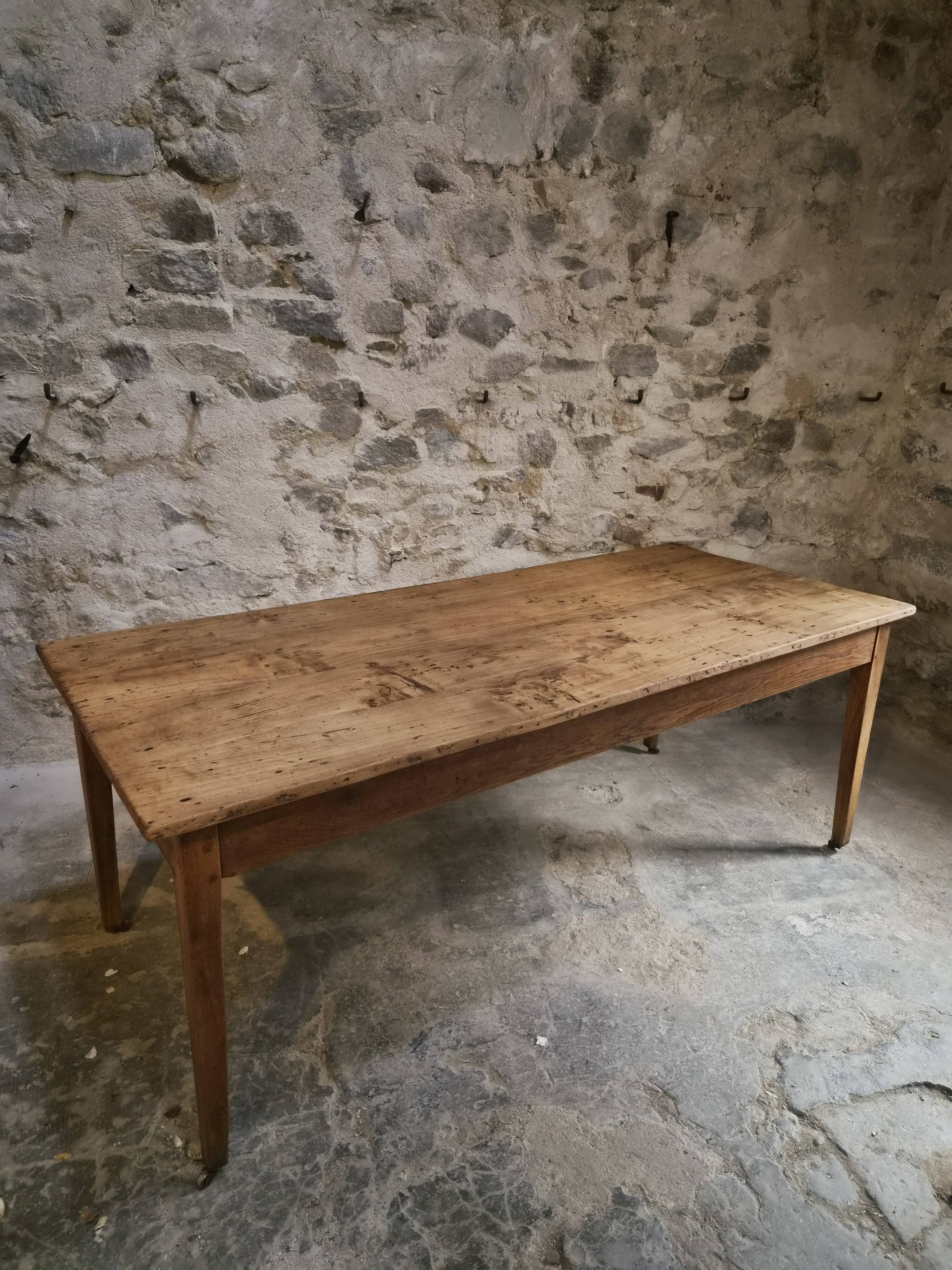 Antique French farmhouse dining table in oak and poplar, 1850–1900