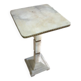 Pedestal table