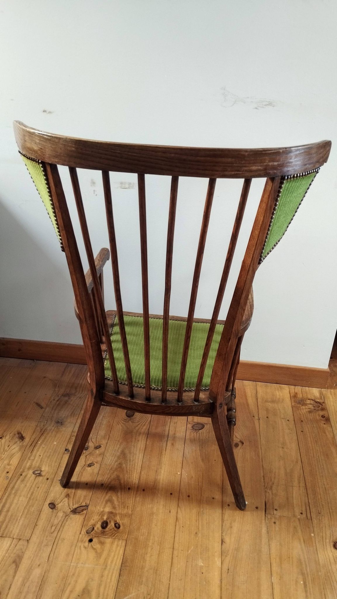 1900s Arts and Crafts style tapered wingback armchair