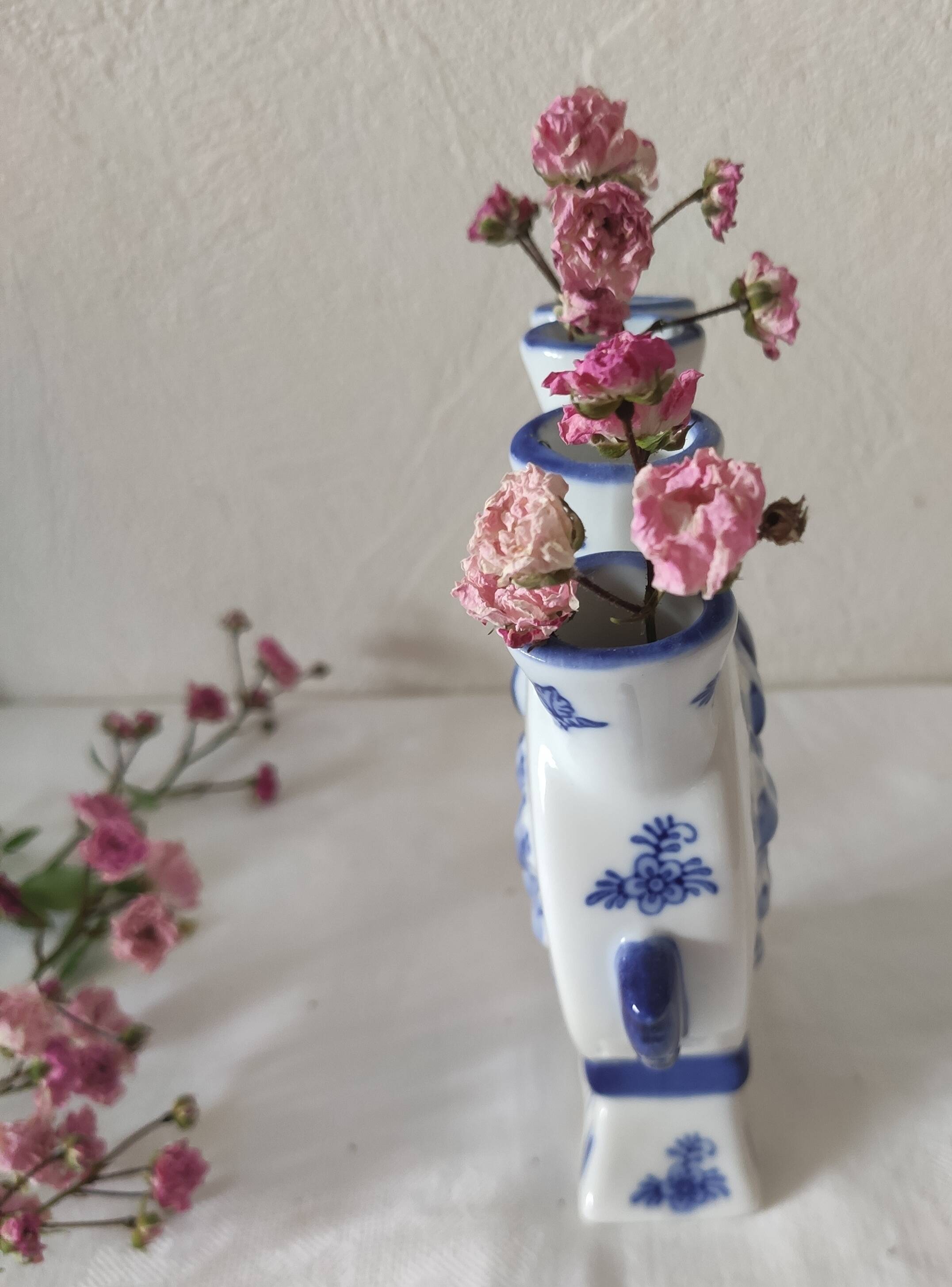 Tulip vase, Delftware