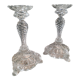 Duo de bougeoirs en verre finement travaillés