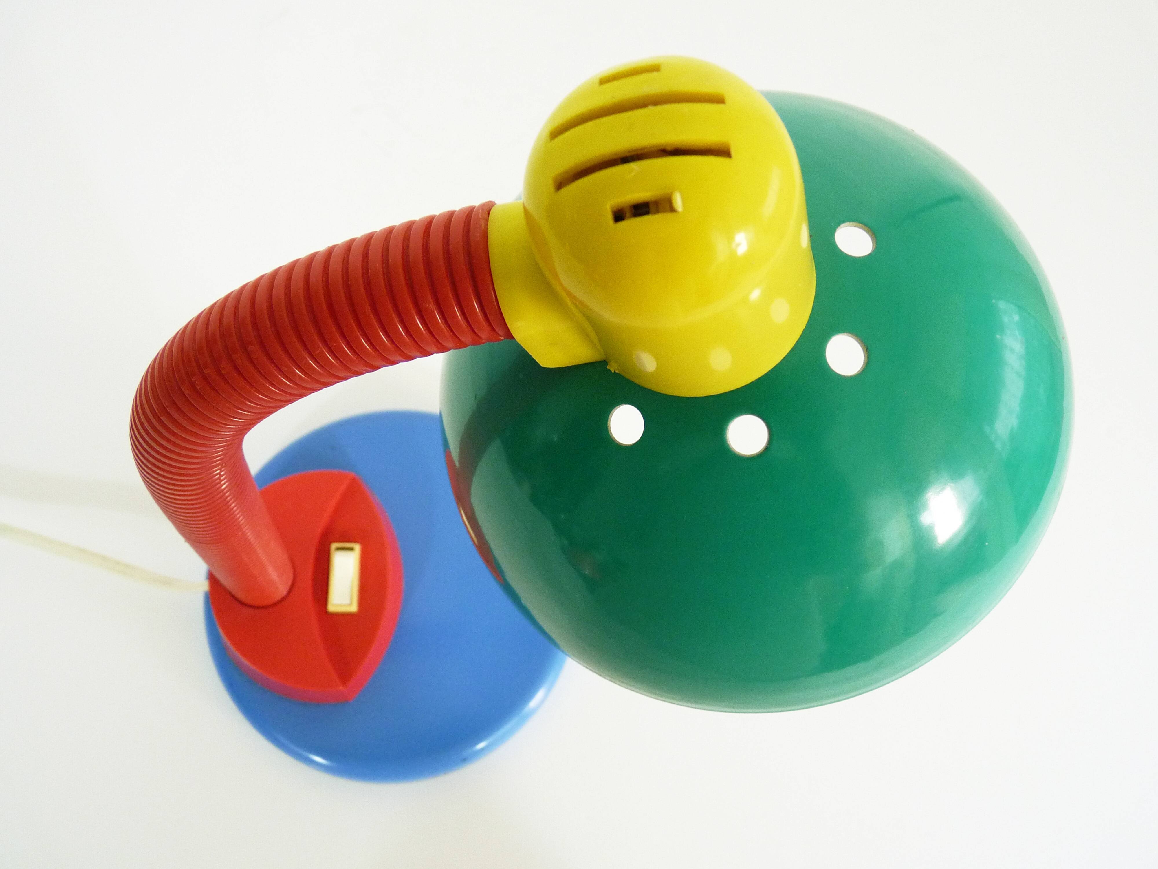 Lampe Aluminor flexible style Memphis en métal et plastique.Année 80