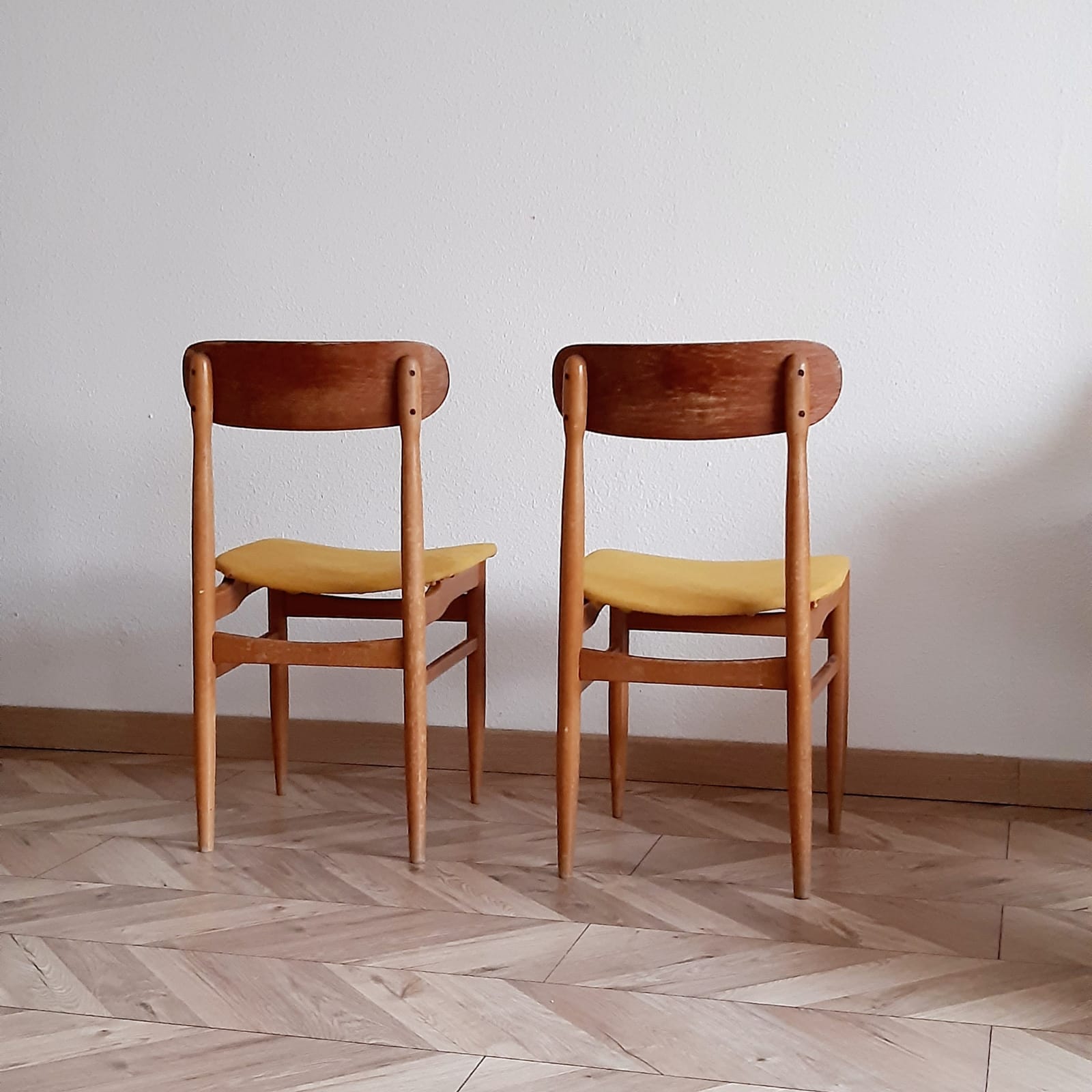 Lot of 2 50s signed Italian design chairs