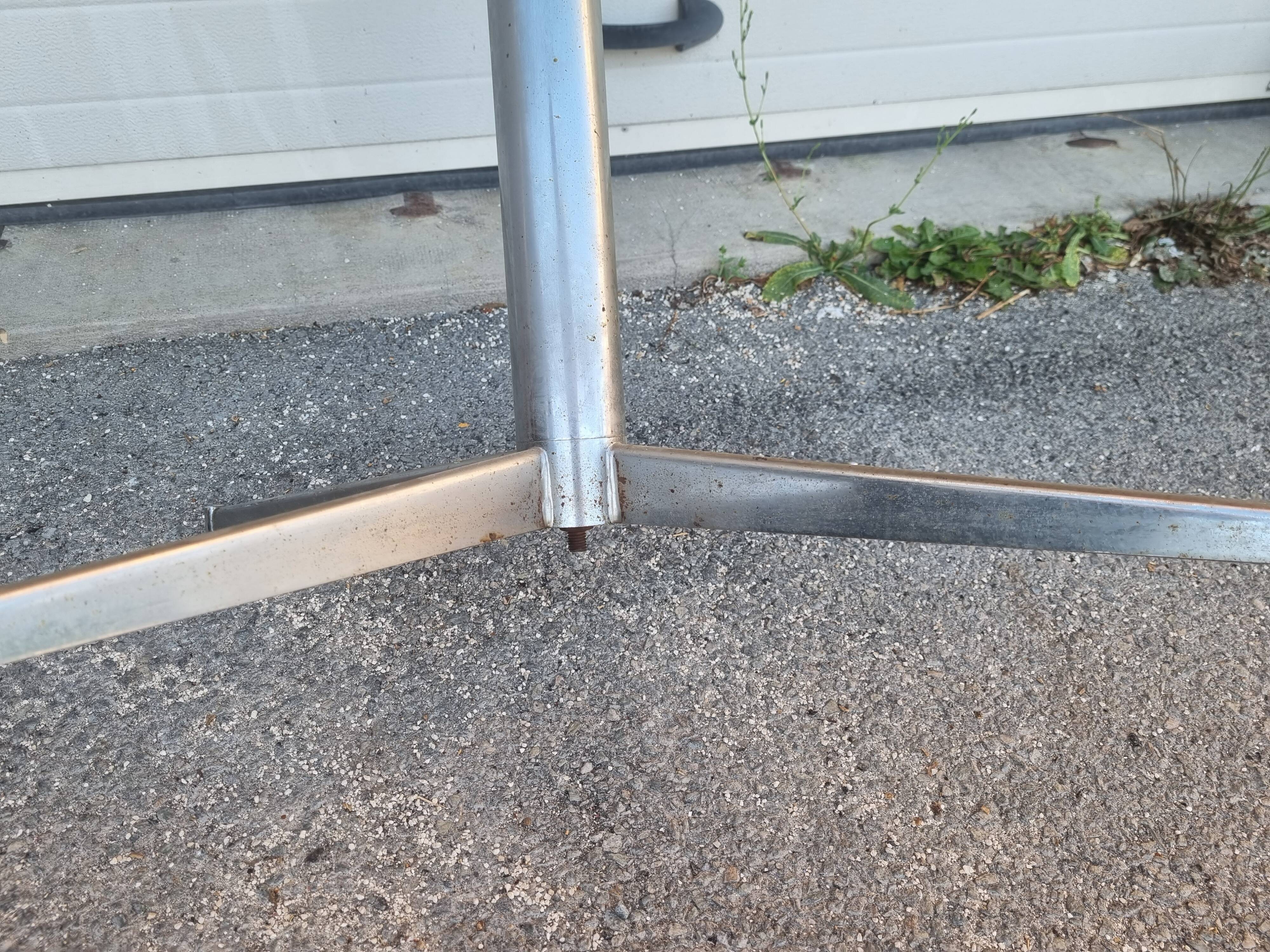 Round table formica yellow 1970