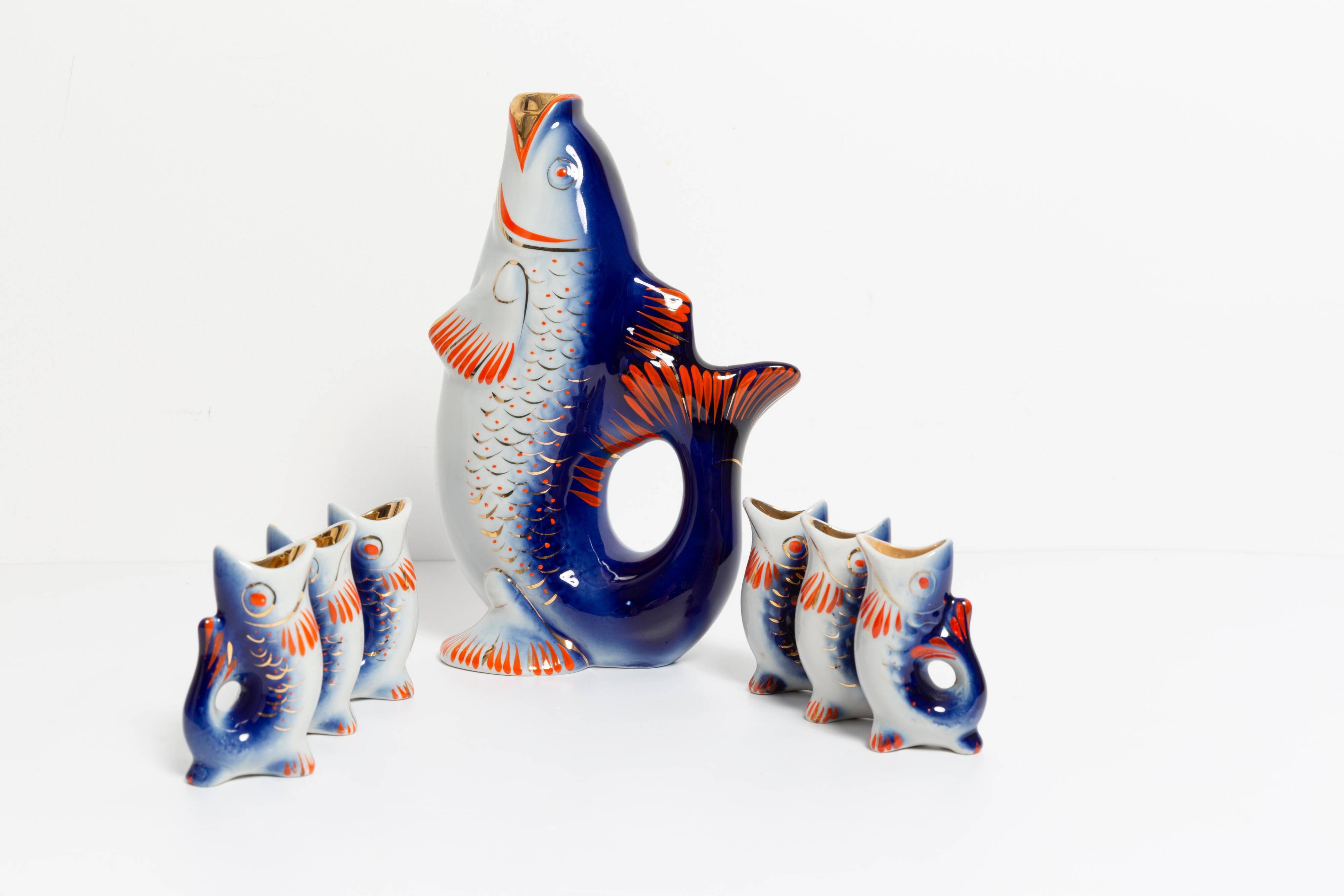 Set of 7 glasses and a carafe in glass and blue porcelain in Mid-Century Modern style.