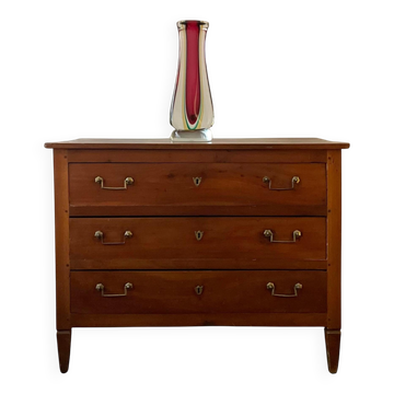 Commode en noyer français du XVIIIe siècle