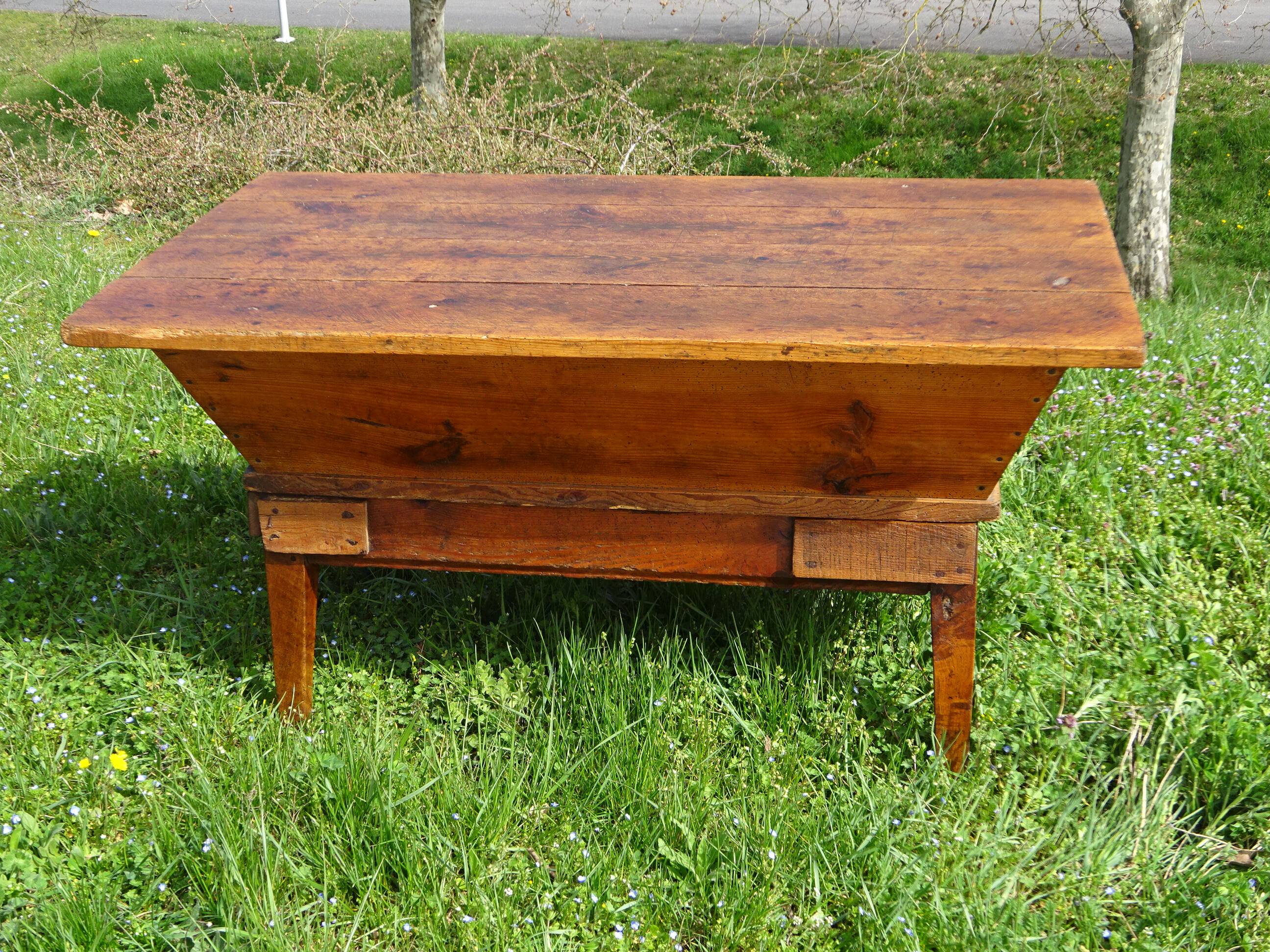 Rustic kneading trough in solid oak, removable lid and base.