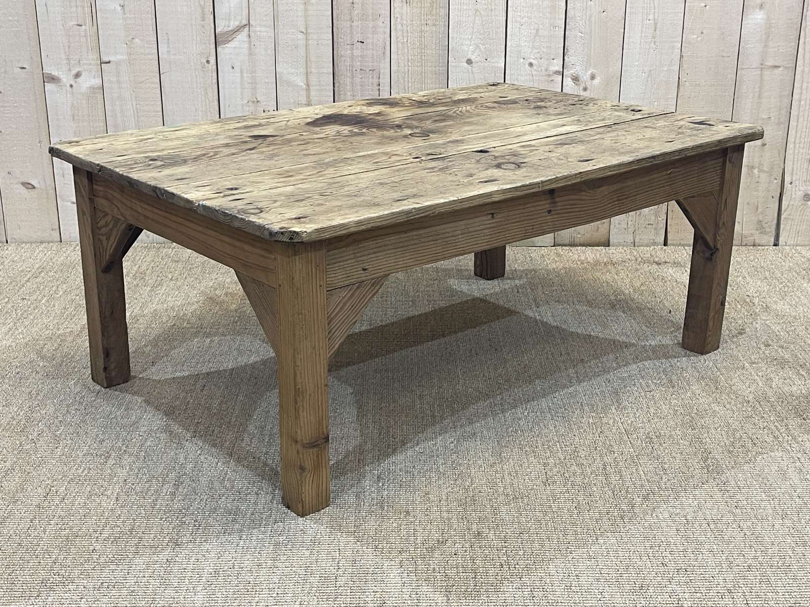 Coffee table in fir early XXth