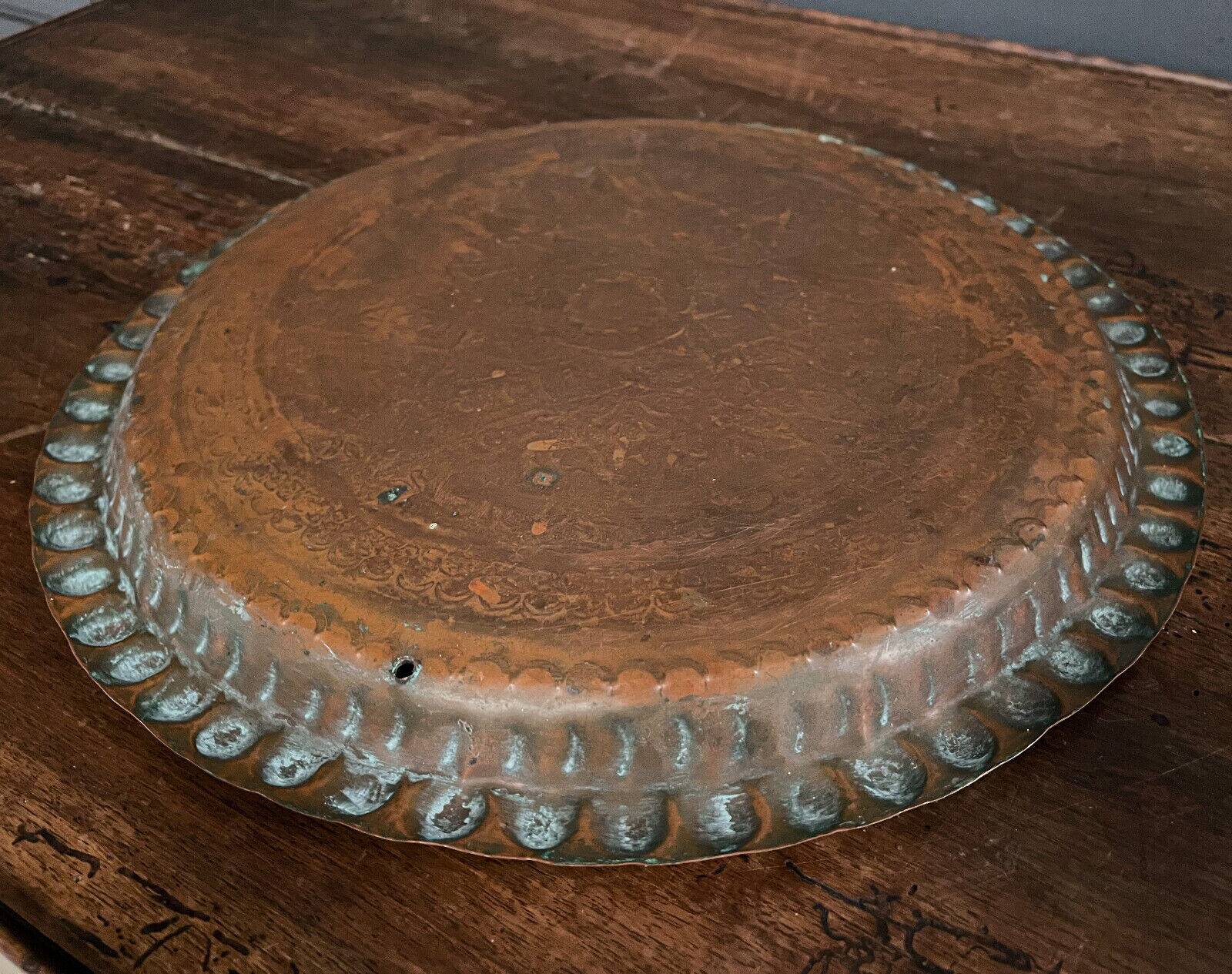 Plateau oriental en cuivre ou laiton gravé XXe