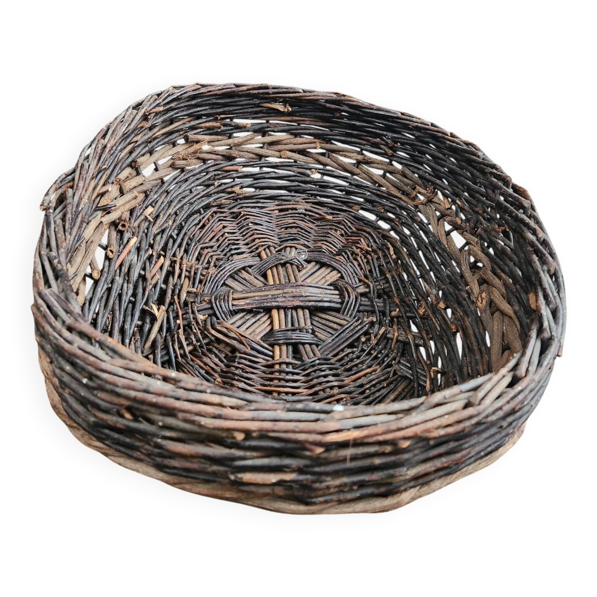 Oval wicker basket