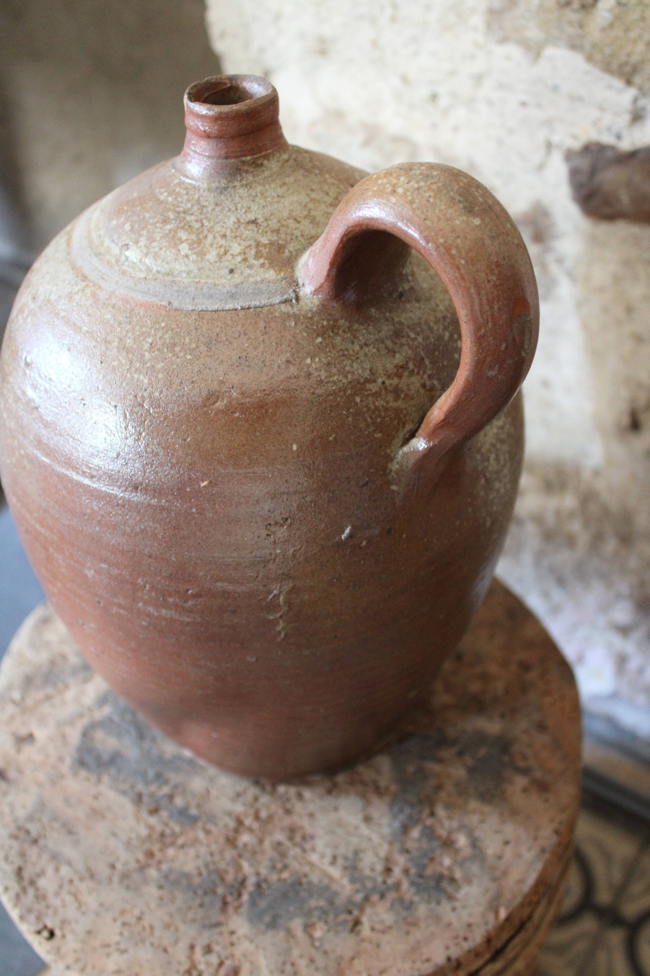 Vernified sandstone oil jar with handle