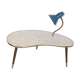 Table haricot avec une lampe