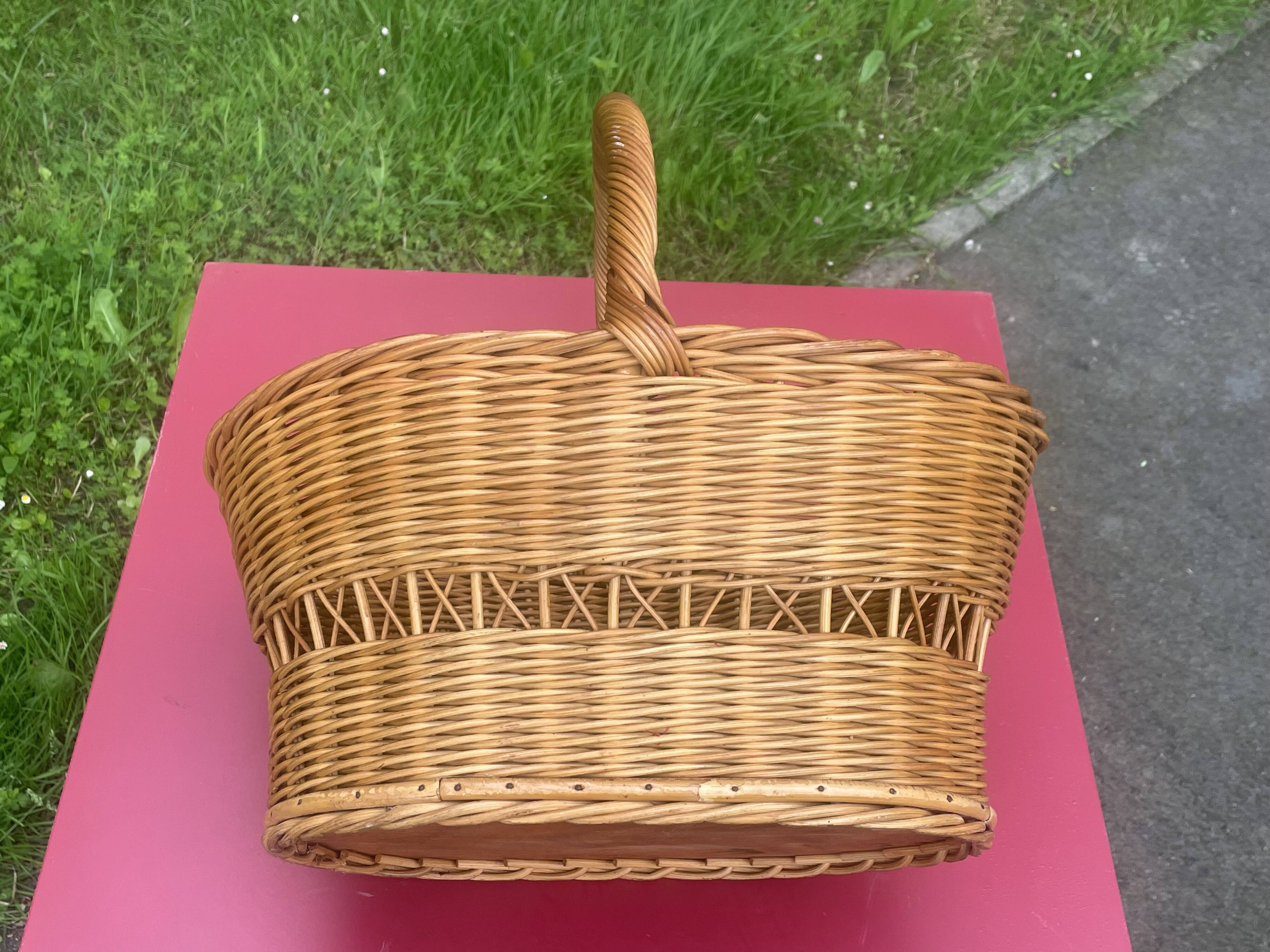 Old large wicker harvest or shopping basket TBE