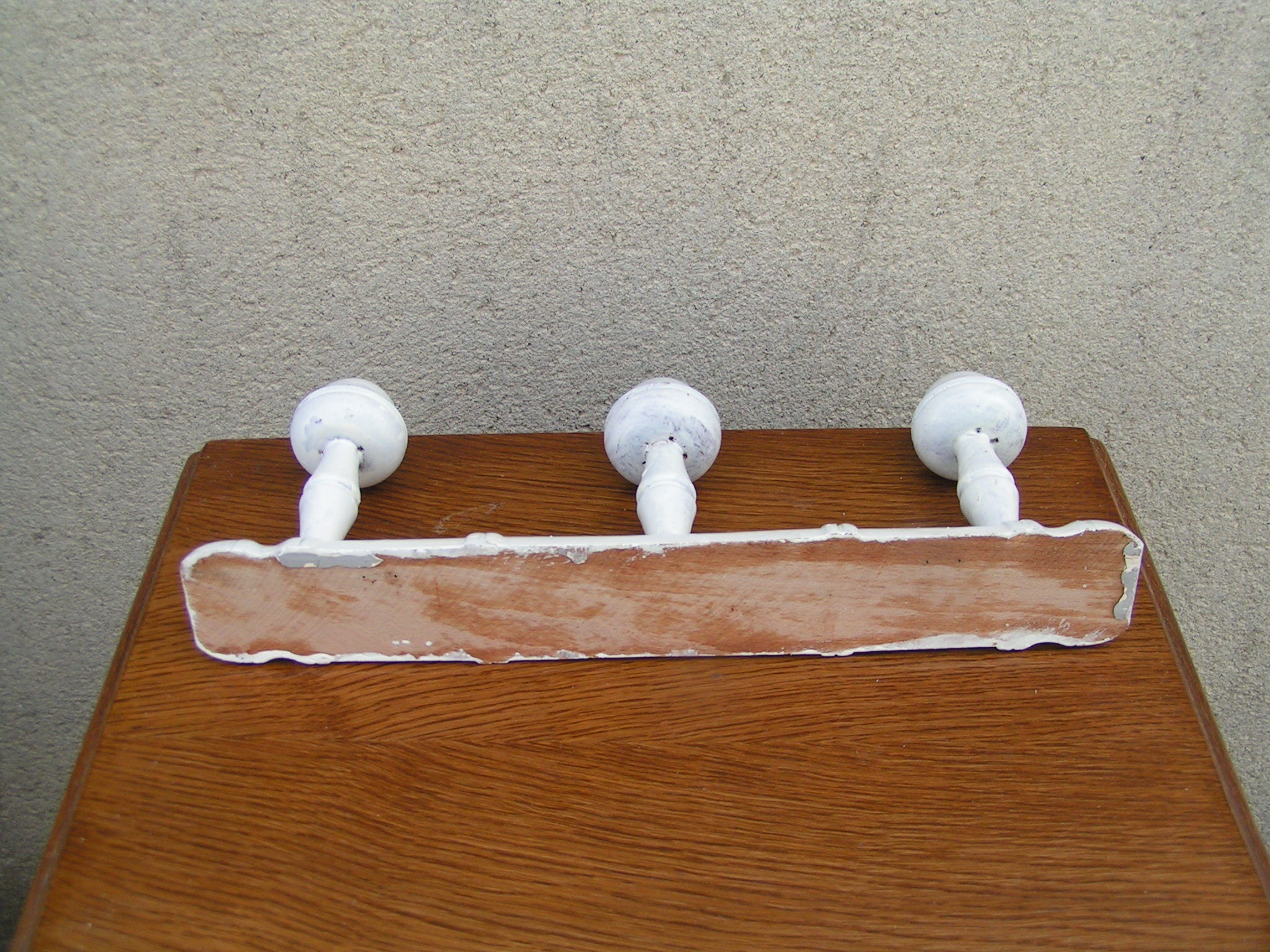 Coat hanger 3 white wooden pads